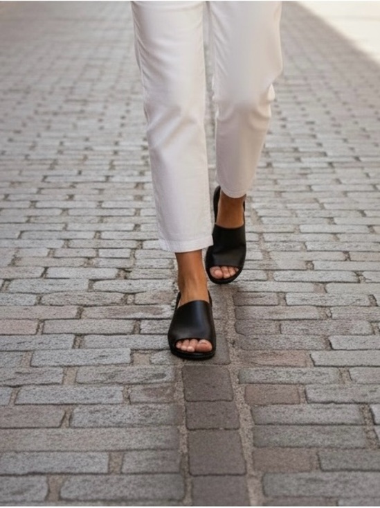 Born Shoes - Børn Trang Black Leather Slingback Sandals.